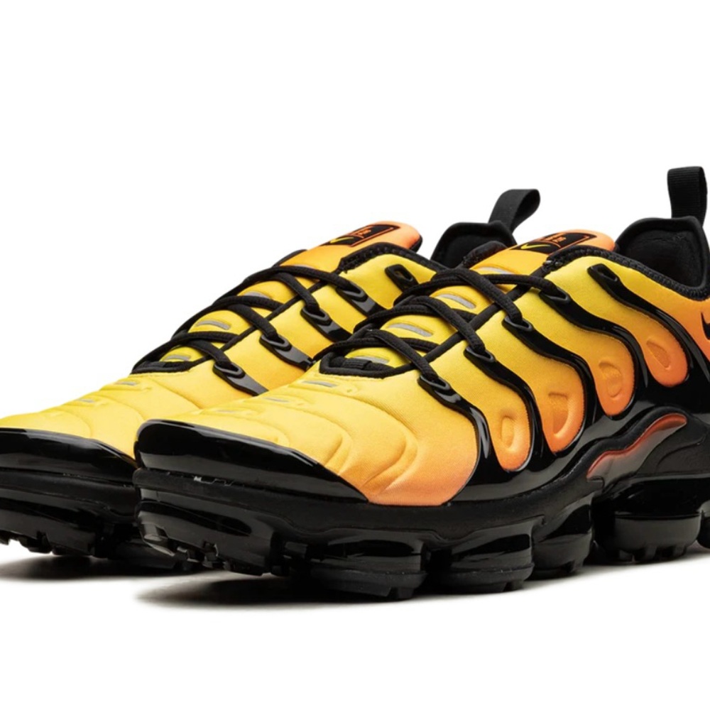 Nike Gradient Yellow and Black Athletic Shoes